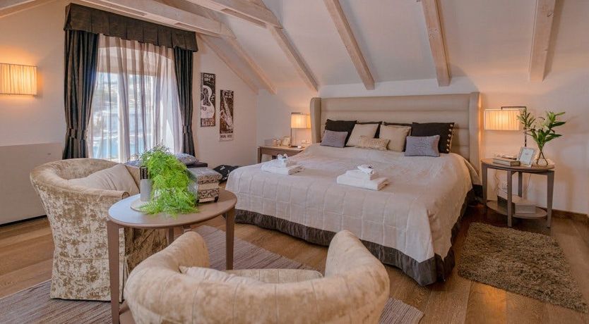 Photo of The Town's Crown