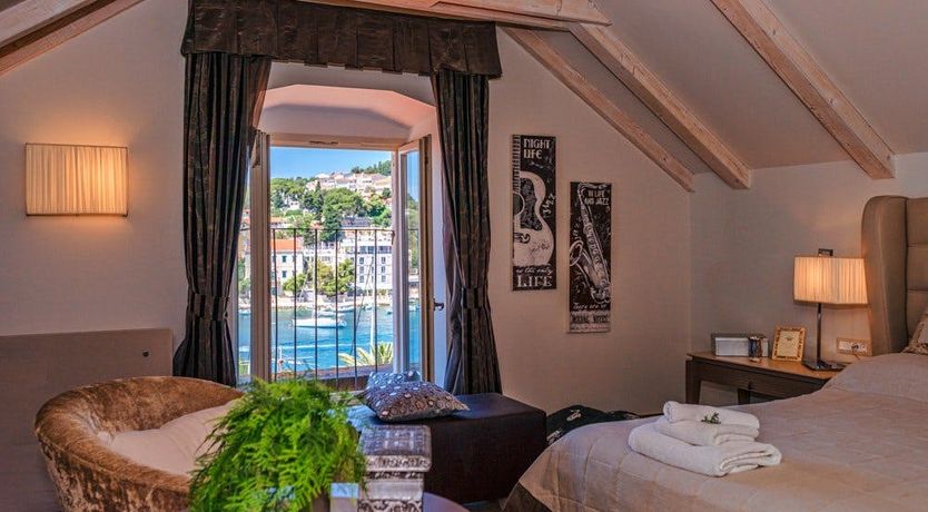 Photo of The Town's Crown