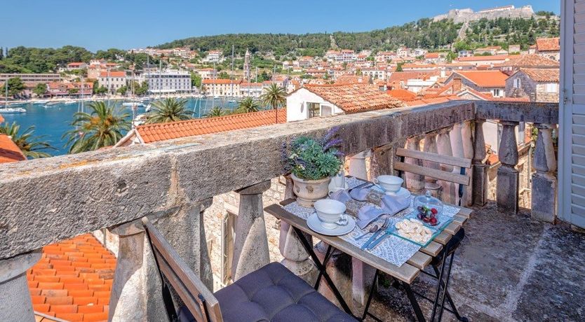 Photo of The Town's Crown