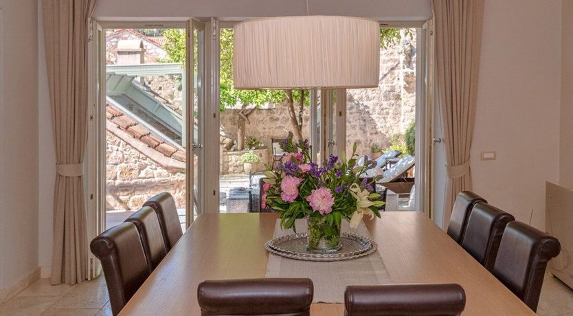 Photo of The Town's Crown