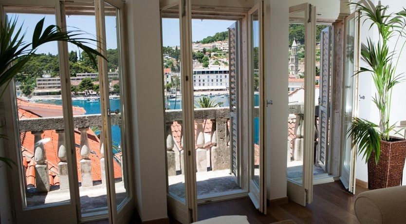 Photo of The Town's Crown