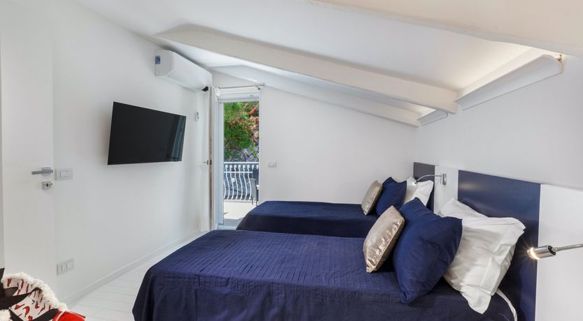 Photo of Sun-Kissed Cerulean