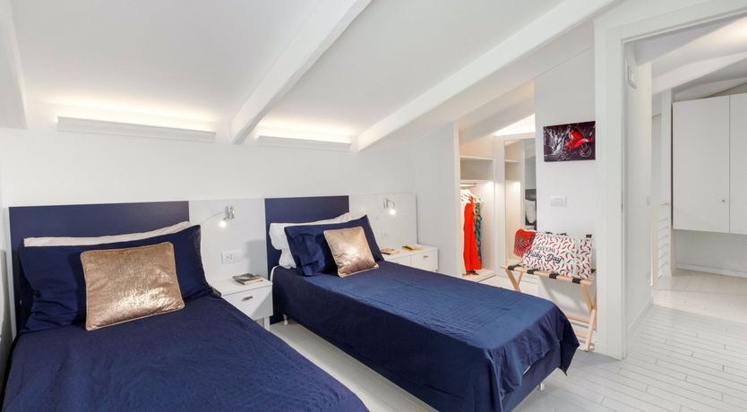 Photo of Sun-Kissed Cerulean