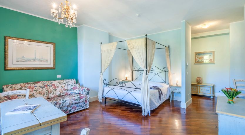 Photo of Sun-Kissed Green Heart