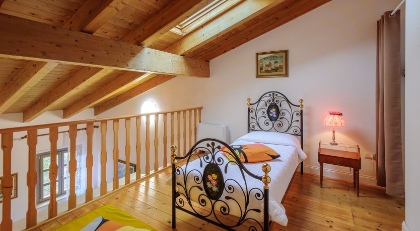 Photo of Sun-Kissed Green Heart