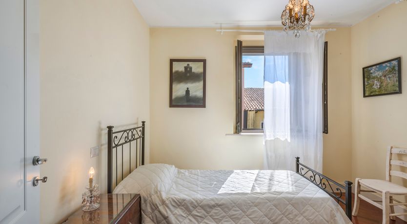 Photo of Sun-Kissed Green Heart