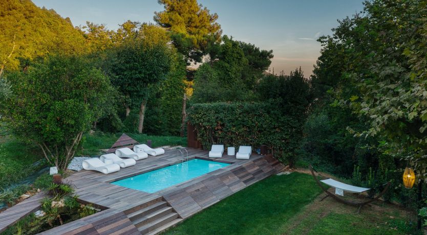 Photo of Poolside Prosecco