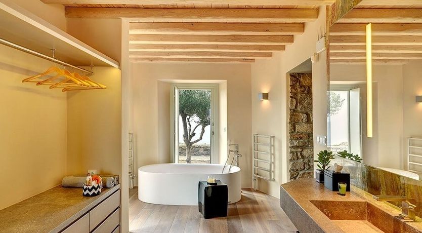 Photo of When That Helicopter Comes