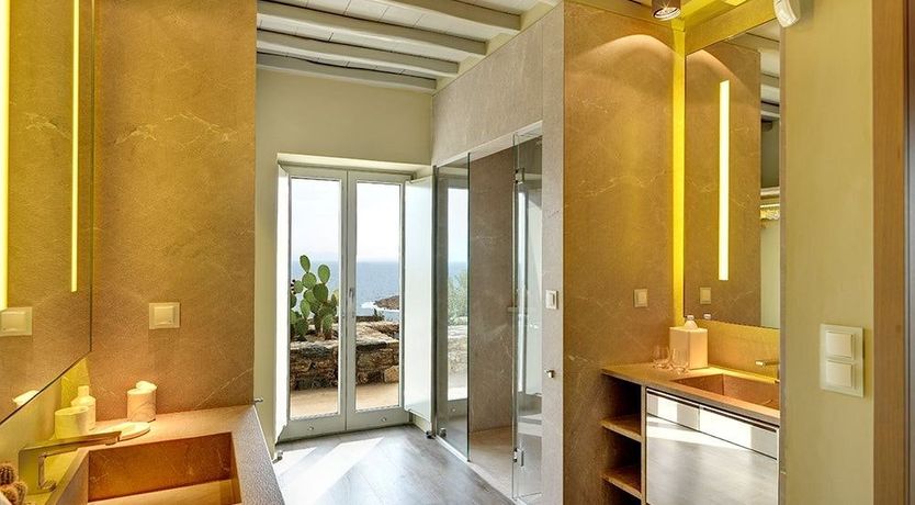 Photo of When That Helicopter Comes