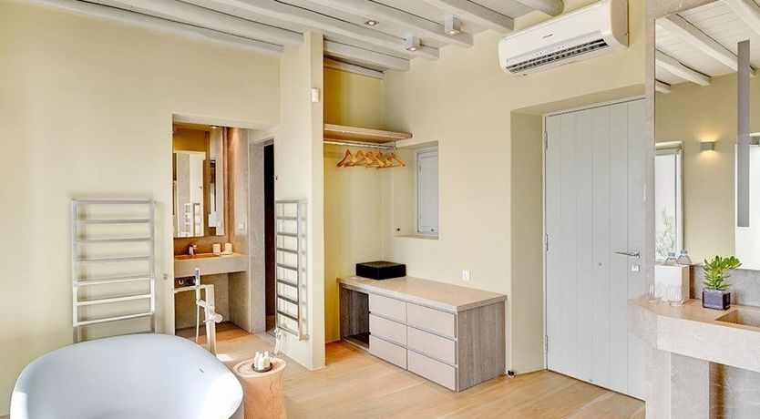 Photo of When That Helicopter Comes