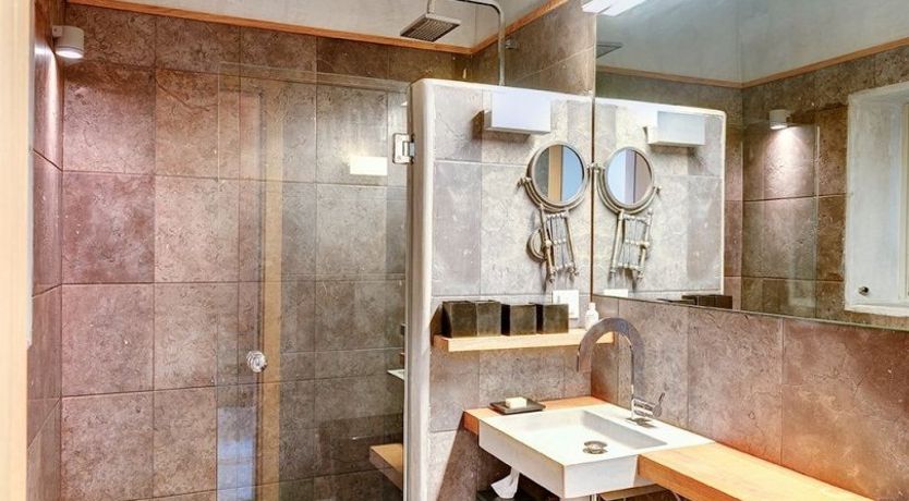 Photo of When That Helicopter Comes