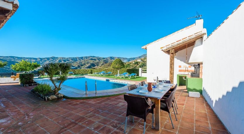 Photo of Almond Eyes