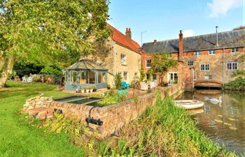 The Riverside Garden Holiday Cottage