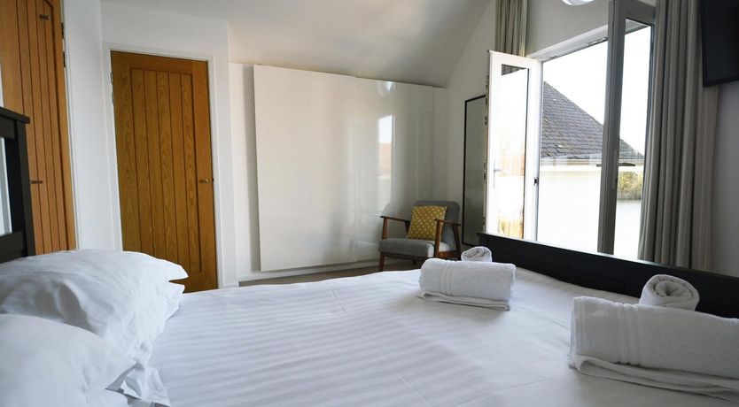 Photo of Lake Mirrors