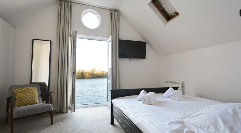 Photo of Lake Mirrors