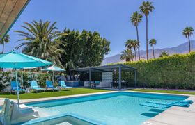 Sunny Blue Holiday Home