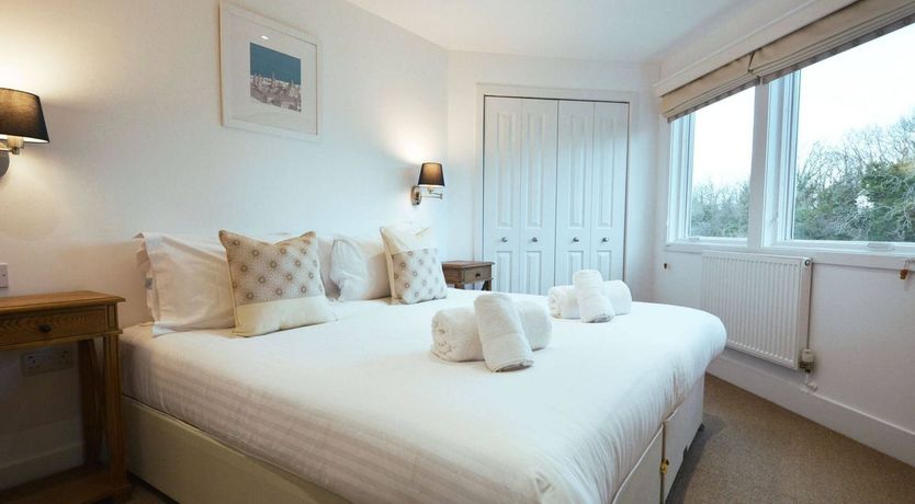 Photo of Lakeside Reflection