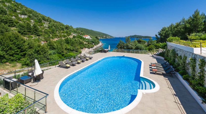 Photo of Edge of the Water Escape