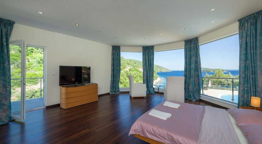 Photo of Edge of the Water Escape