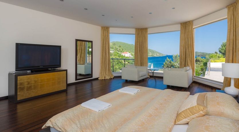 Photo of Edge of the Water Escape