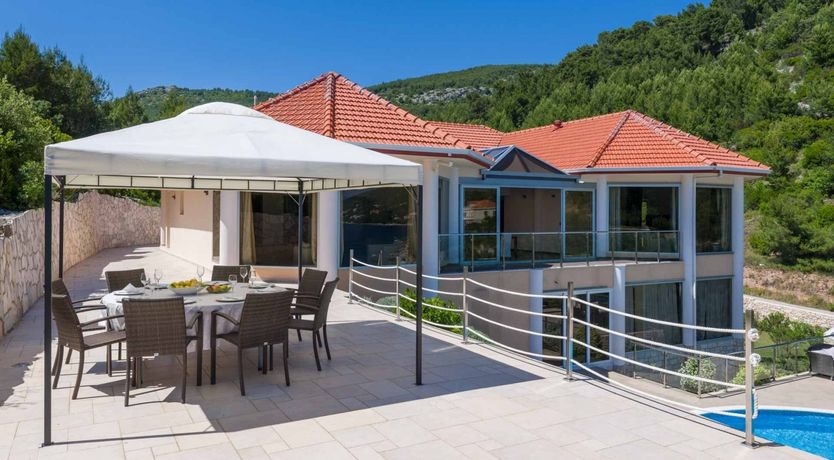 Photo of Edge of the Water Escape