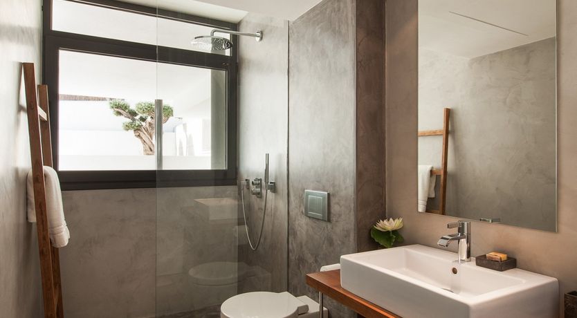 Photo of Sunkissed & Sparkling