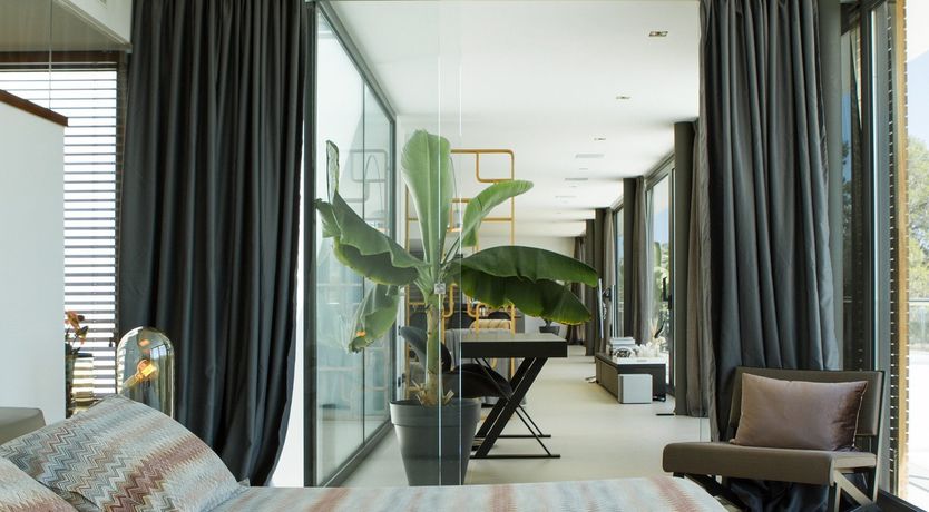 Photo of Sunkissed & Sparkling