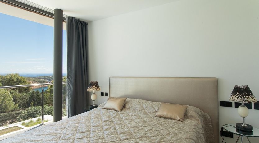 Photo of Sunkissed & Sparkling