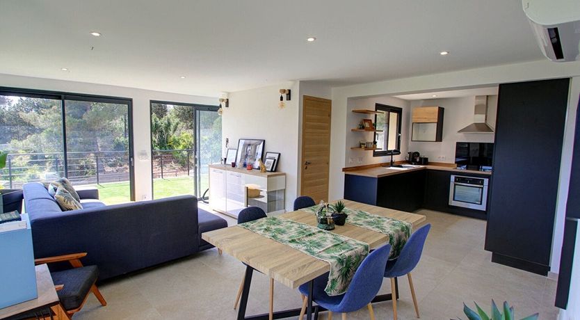 Photo of Sainte Sunshine