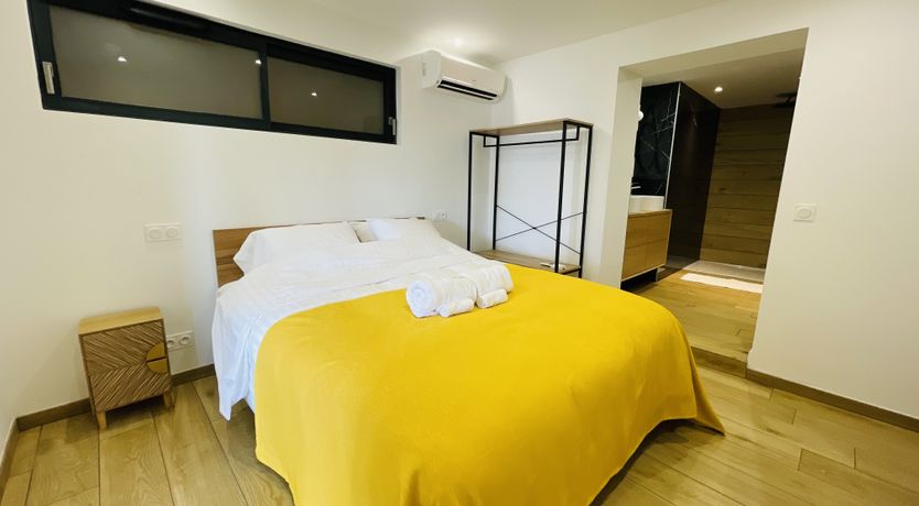 Photo of Sainte Sunshine