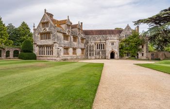 The Tudor Holiday Home