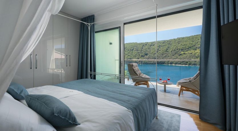 Photo of Supermodel Strut