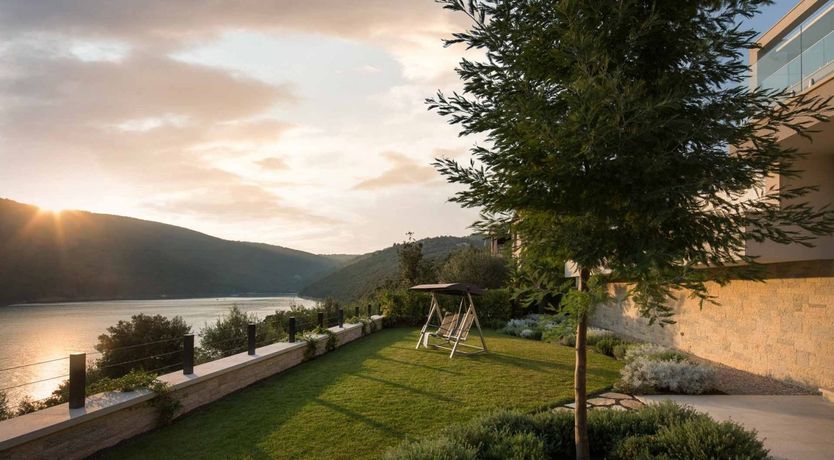 Photo of Supermodel Strut