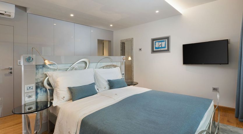 Photo of Supermodel Strut