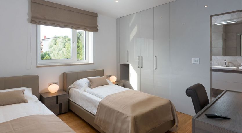 Photo of Supermodel Strut