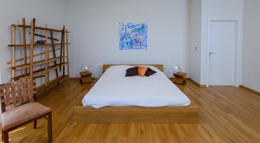 Photo of The Pearl Diver