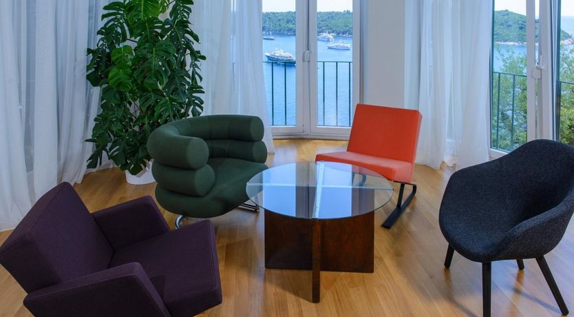 Photo of The Pearl Diver