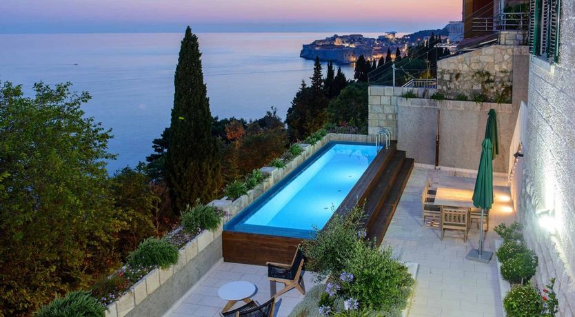 Photo of The Pearl Diver