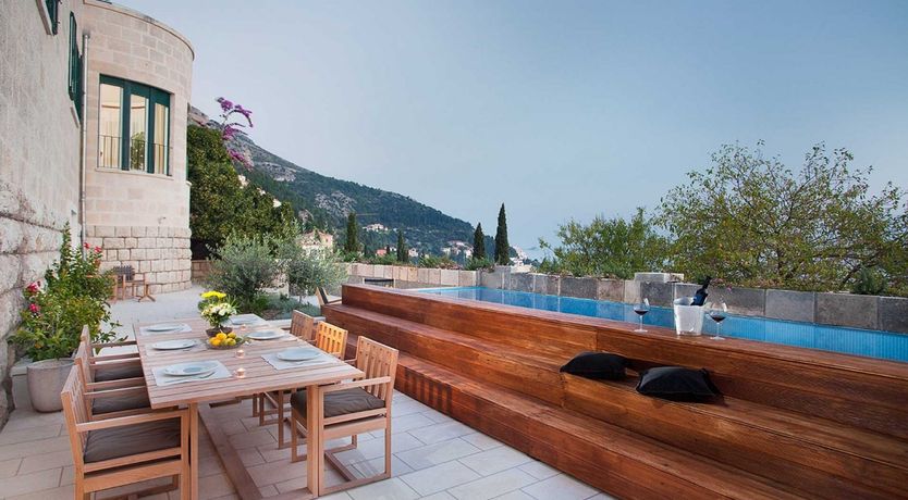 Photo of The Pearl Diver