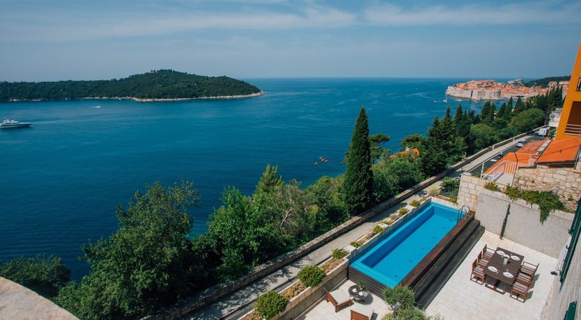 Photo of The Pearl Diver