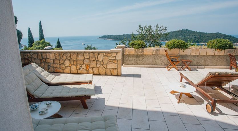 Photo of The Pearl Diver