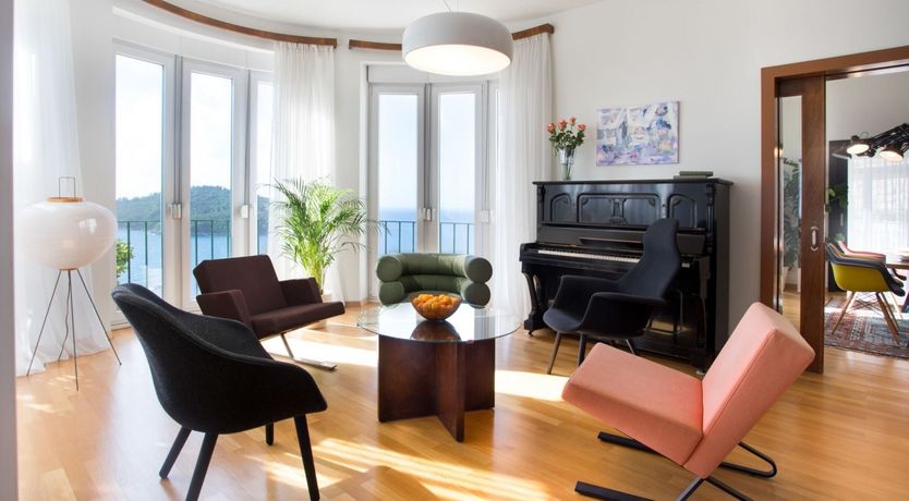 Photo of The Pearl Diver