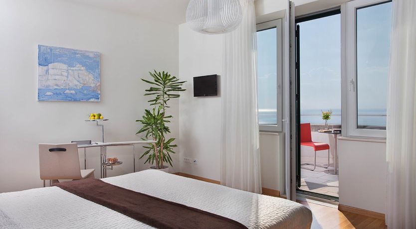 Photo of The Pearl Diver