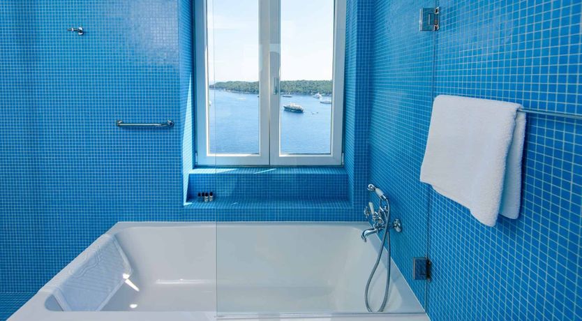 Photo of The Pearl Diver