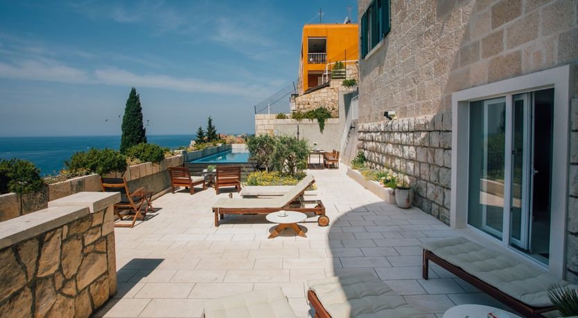 Photo of The Pearl Diver