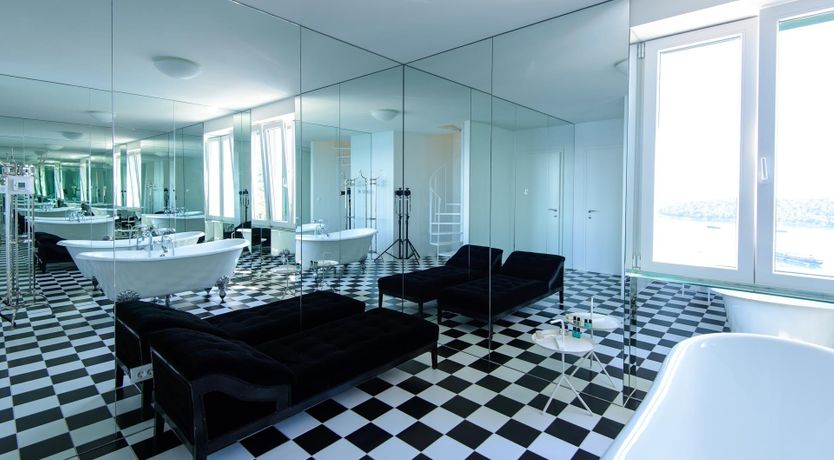 Photo of The Pearl Diver