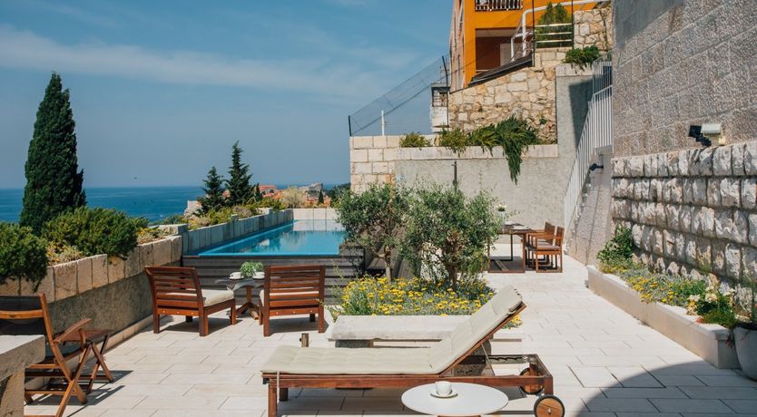 Photo of The Pearl Diver