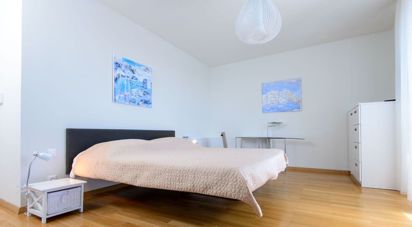 Photo of The Pearl Diver