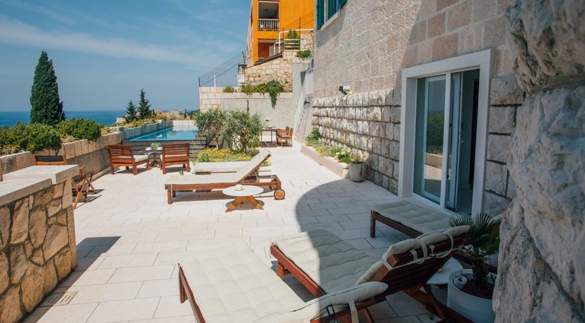 Photo of The Pearl Diver