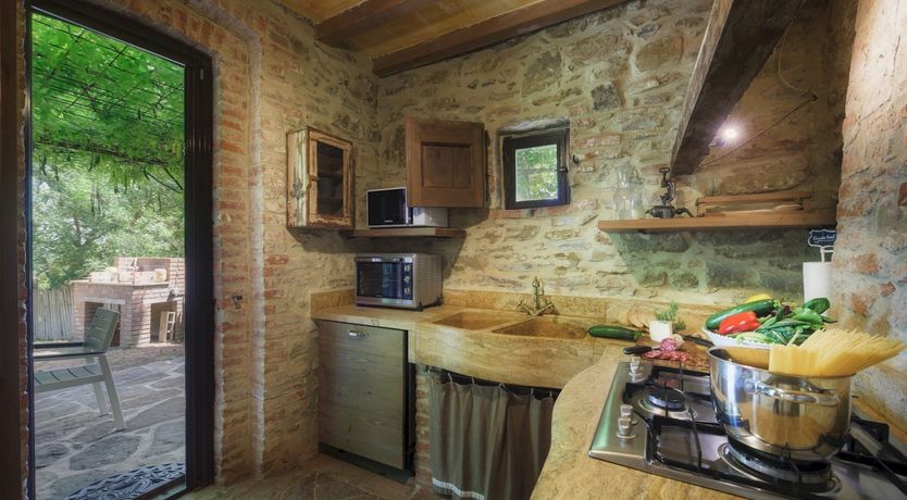 Photo of Wisteria & Lavender